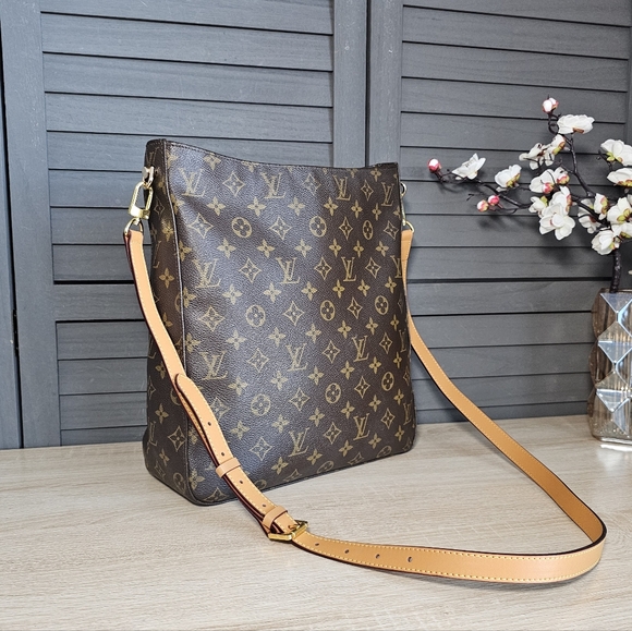 Authentic LOUIS VUITTON Looping GM Shoulder Crossbody Bag - Picture 11 of 11